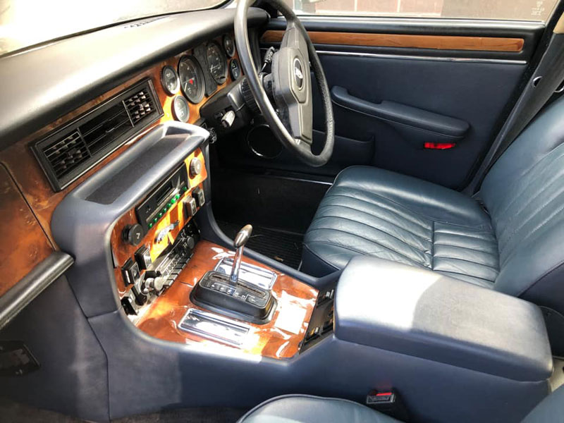 Jaguar Sovereign 4.2 - interior