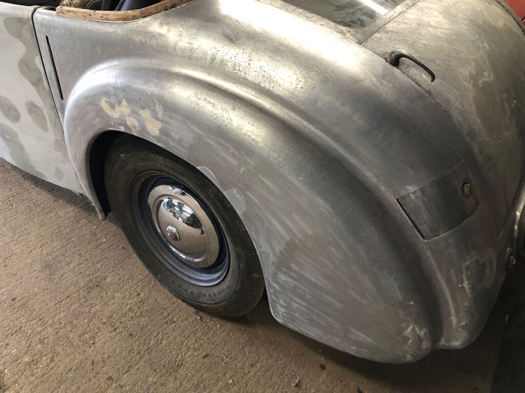 Triumph Roadster 1949 - rear side