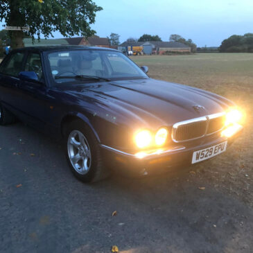 Jaguar XJ8 3.2 Petrol (2000 year)