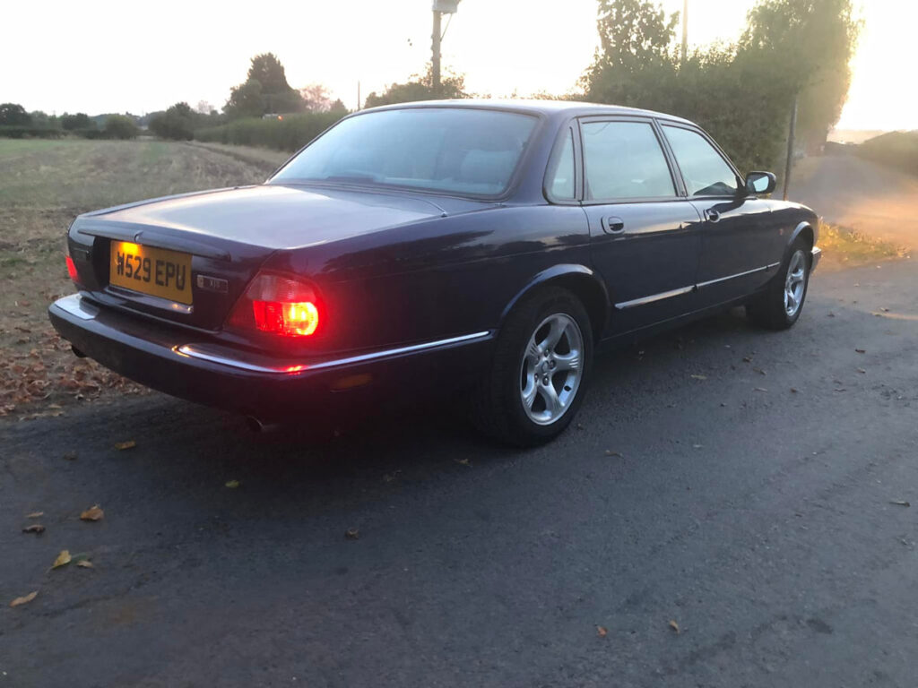 Jaguar XJ8 - 3.2 Petrol - rear