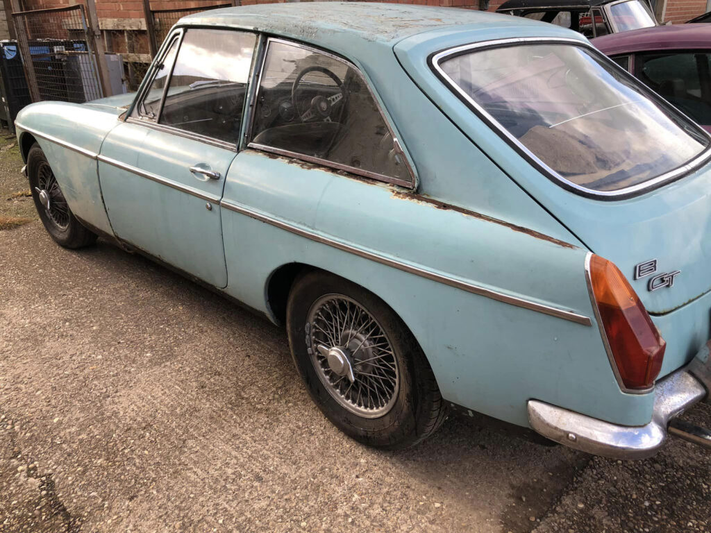 mgb gt blue